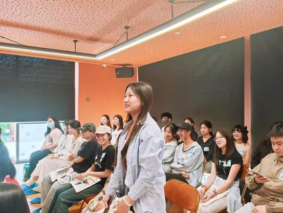 82a35c46f61b43c86db3da57c423d76